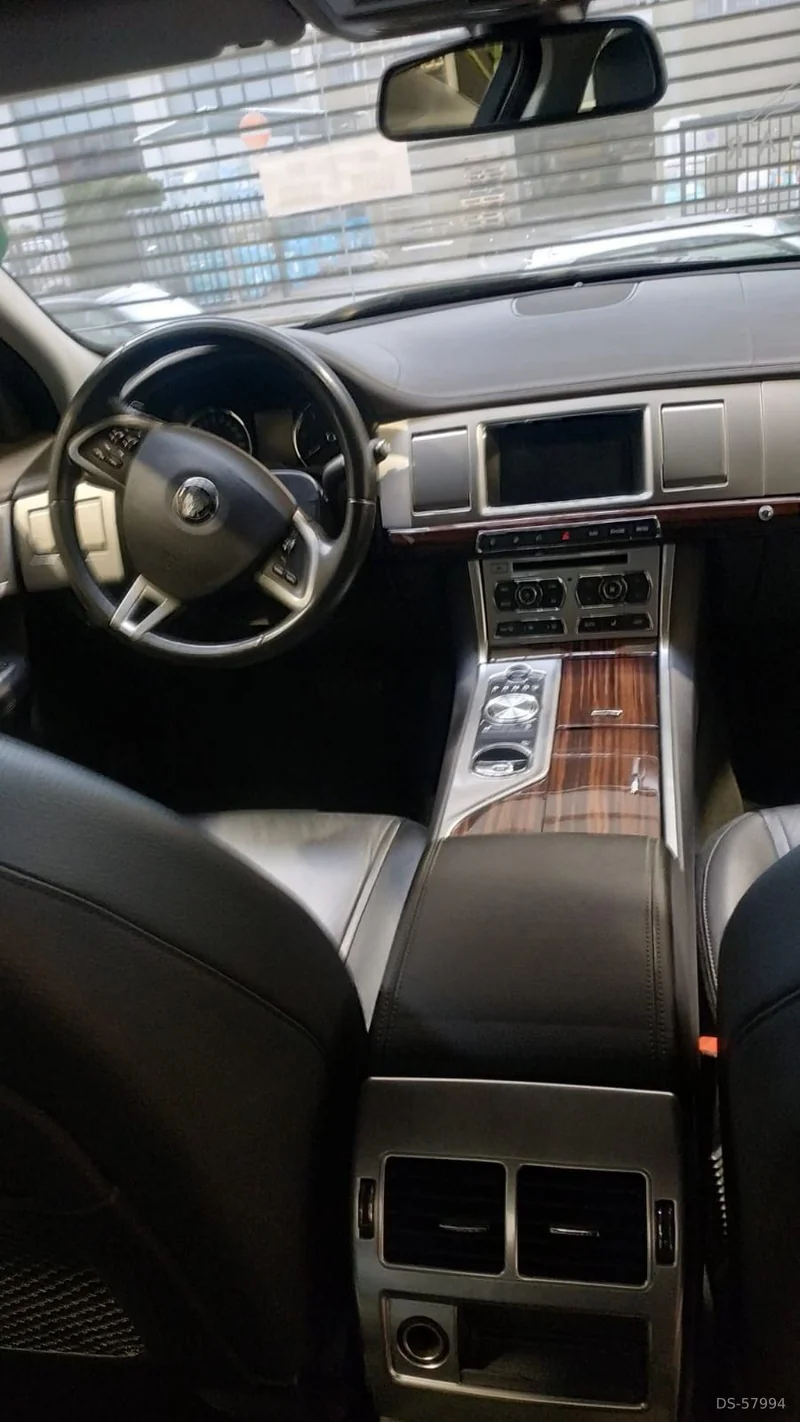 2014 Jaguar Xf in Trapani 5