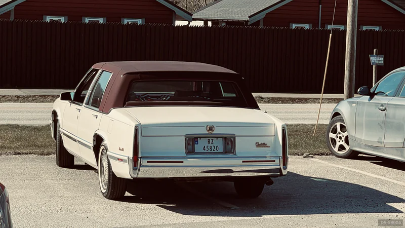 1992 Cadillac Sedan Deville V8 in Tananger 6