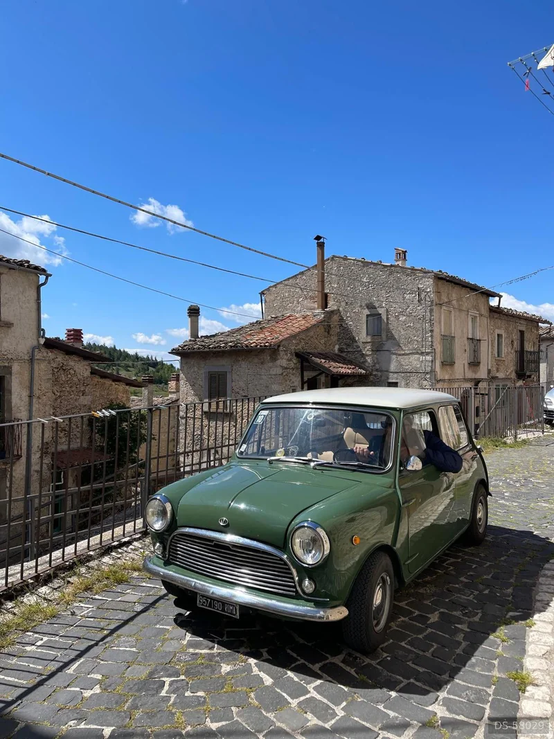 1966 Innocenti Mini Cooper 1000 in Roma 2