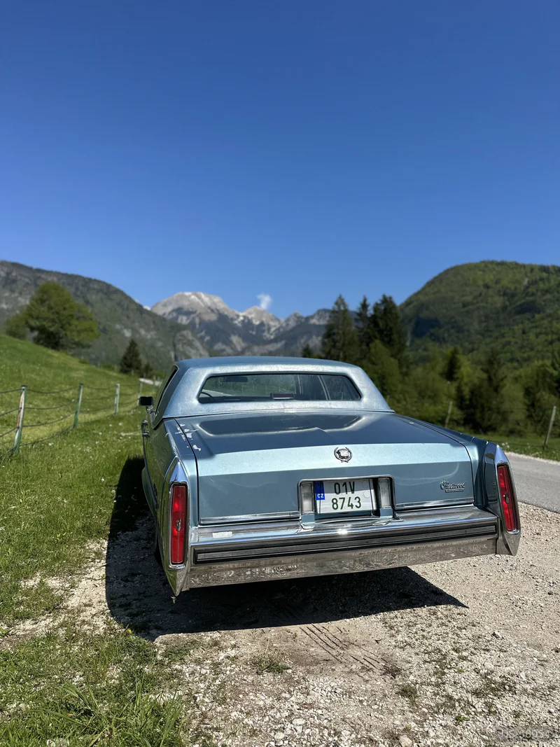 1986 Cadillac Fleetwood Brougham in Praha 4