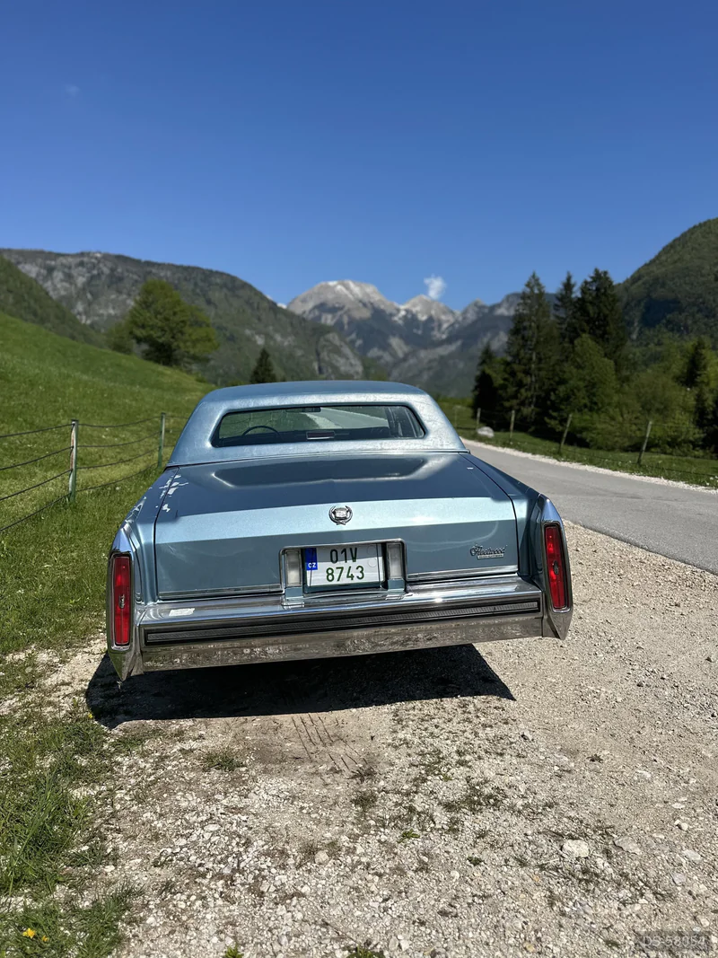 1986 Cadillac Fleetwood Brougham in Praha 5