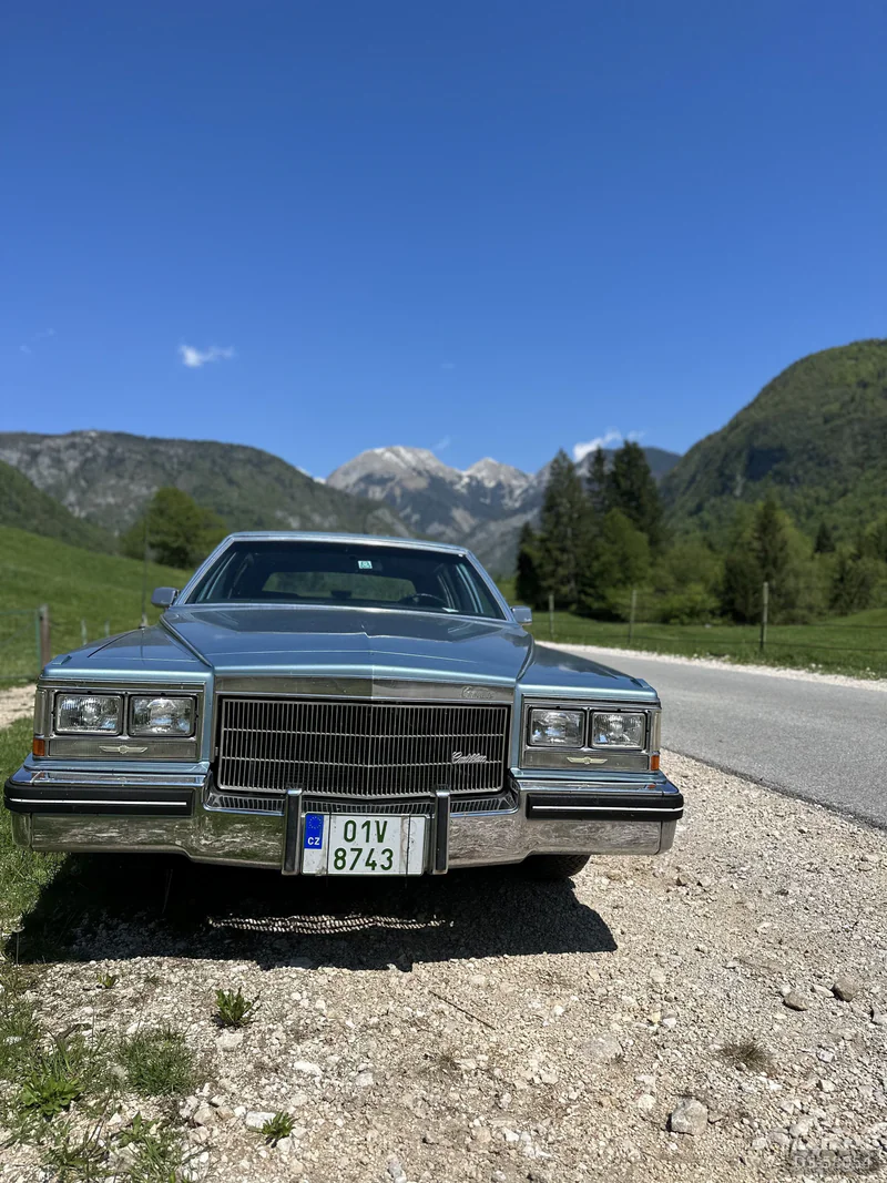 1986 Cadillac Fleetwood Brougham in Praha 6