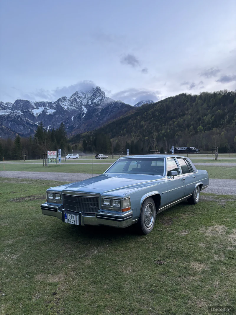 1986 Cadillac Fleetwood Brougham in Praha 2