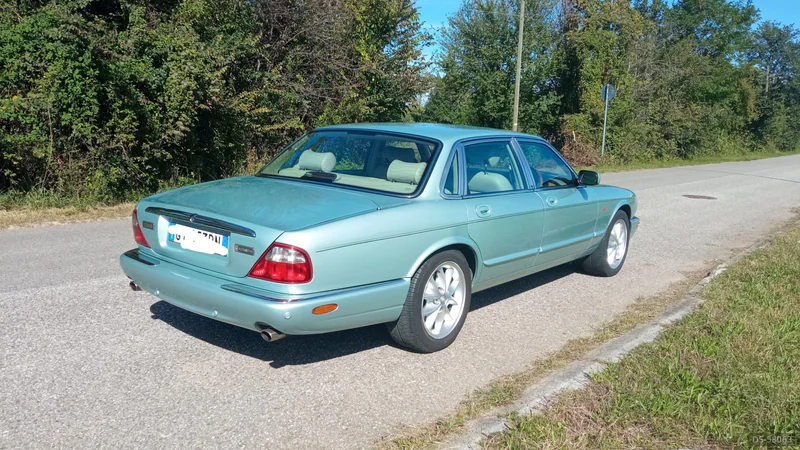 2000 Jaguar Xj8 in San Daniele Del Friuli 3