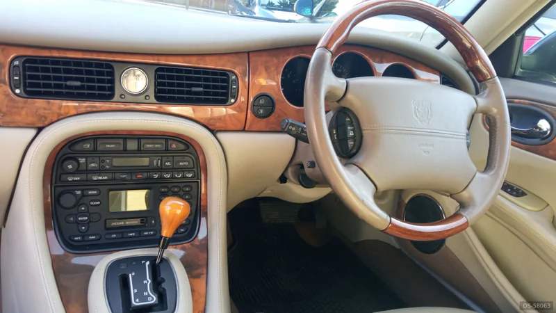 2000 Jaguar Xj8 in San Daniele Del Friuli 5