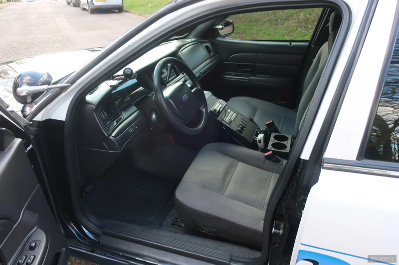 2006 Ford Crown Victoria in Cwmbran 2