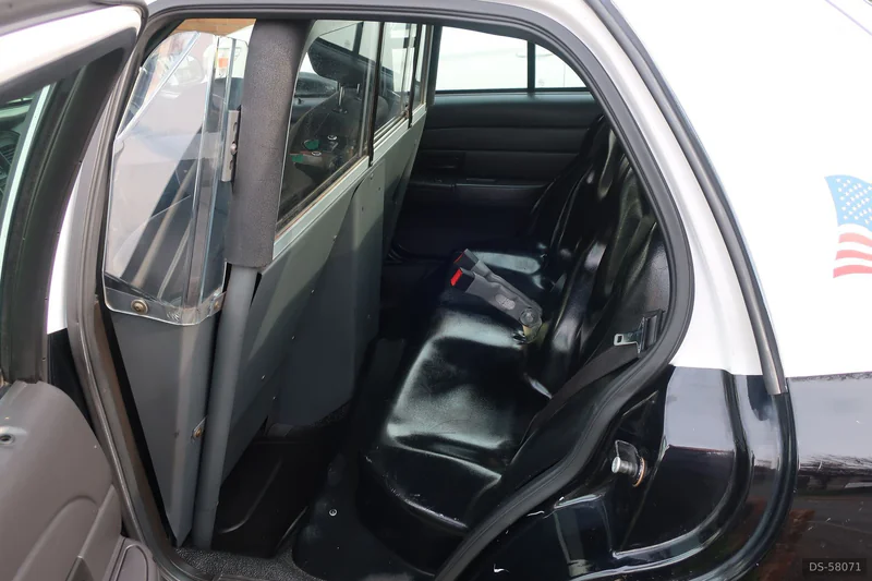2006 Ford Crown Victoria in Cwmbran 3