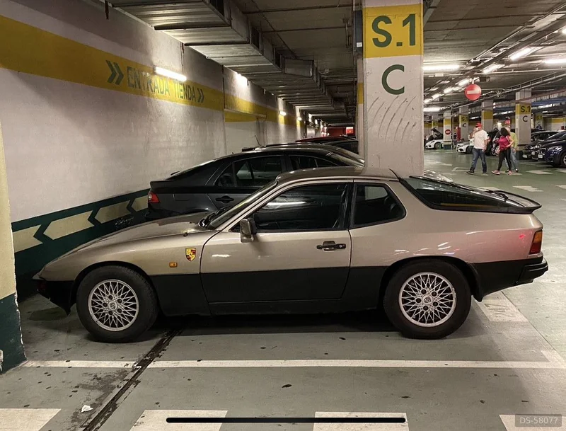 1980 Porsche 924 in Madrid 2