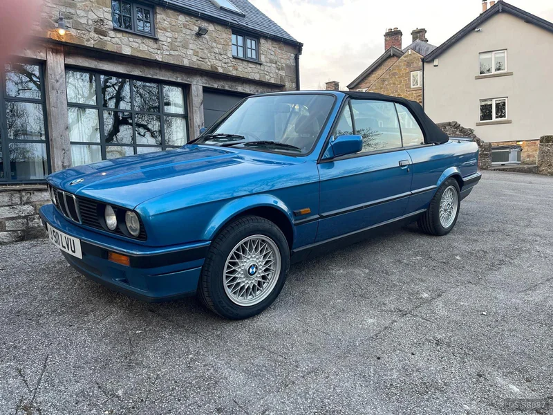 1991 BMW E30 318i Convertible Design Edition in London 2
