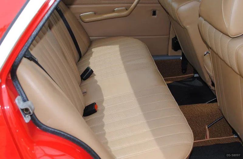 1976 Mercedes-Benz W115 240d in St. Albans 6