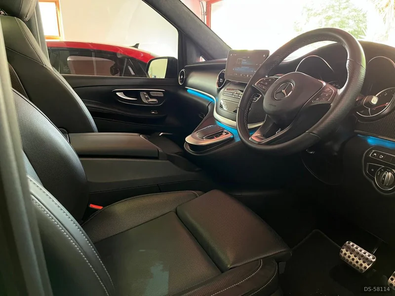 2023 Mercedes-Benz V Class 300d in Northriding, Randburg 8