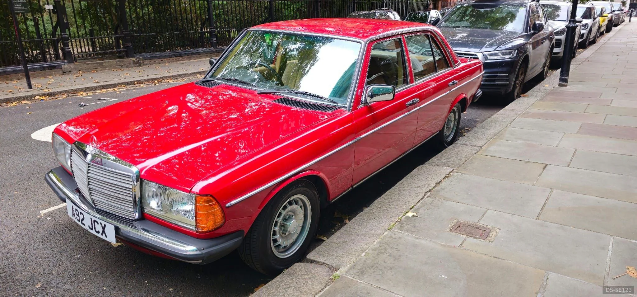 1984 Mercedes-Benz 200 W123