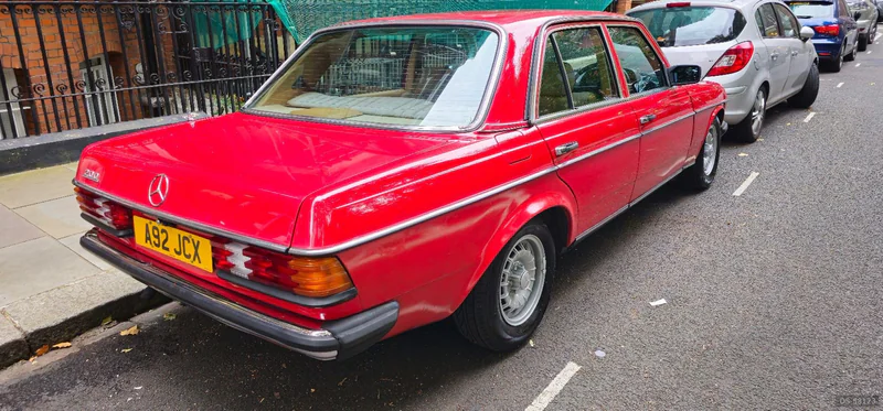 1984 Mercedes-Benz 200 W123 in London 5