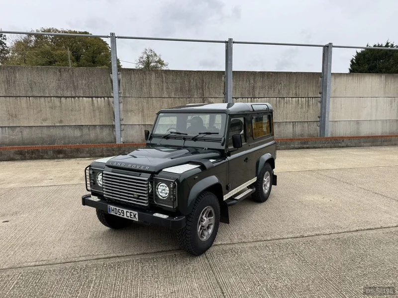 2010 Land Rover Defender 90 in Westerham 3