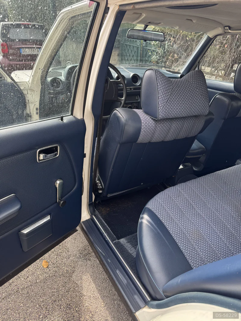 1979 Mercedes-Benz 200 in Napoli 5