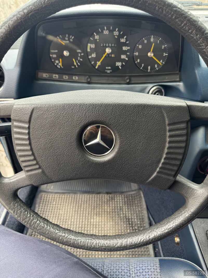 1979 Mercedes-Benz 200 in Napoli 6