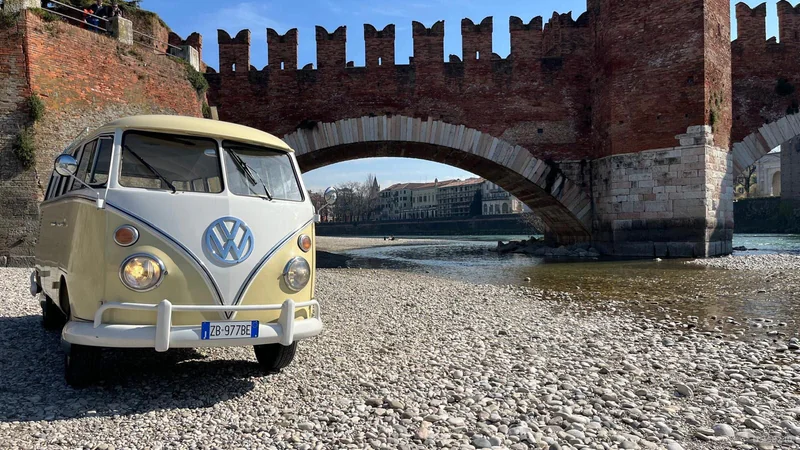 1975 Volkswagen Bus T1 in Verona 3