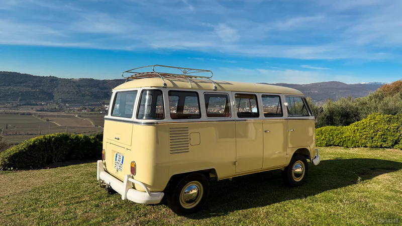 1975 Volkswagen Bus T1 in Verona 4