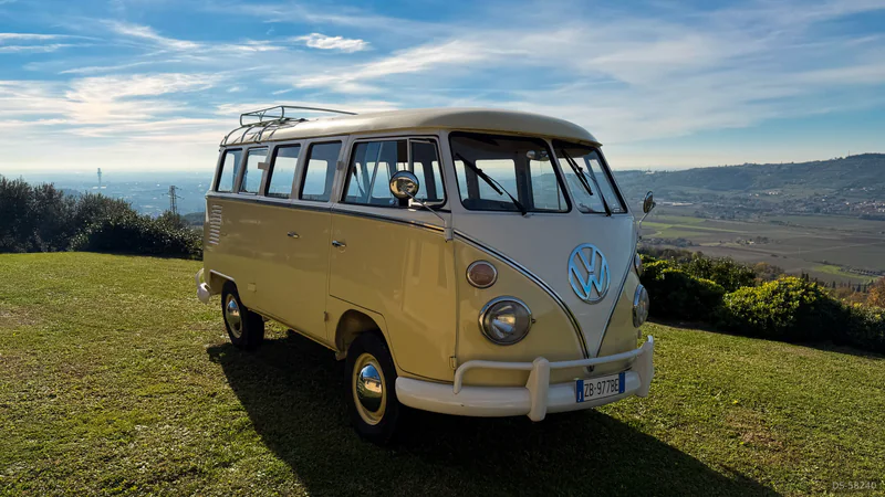 1975 Volkswagen Bus T1 in Verona 8