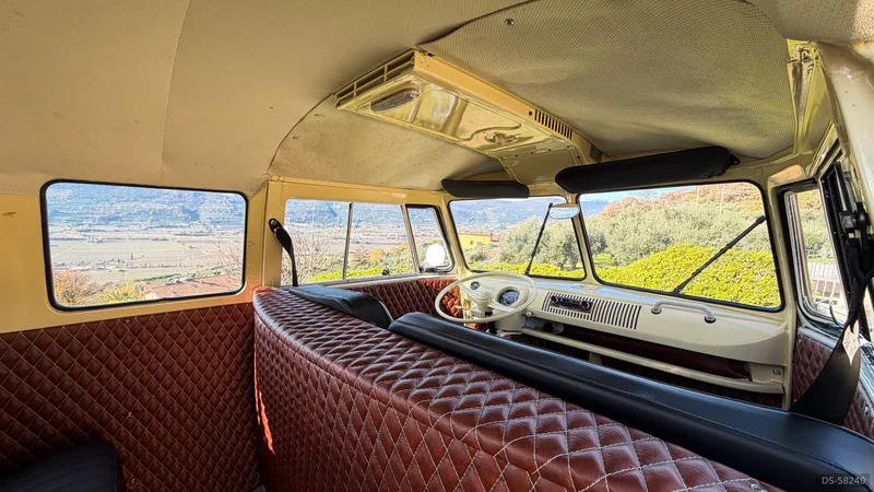 1975 Volkswagen Bus T1 in Verona 9