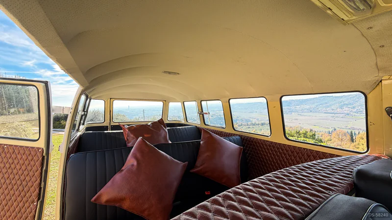 1975 Volkswagen Bus T1 in Verona 10