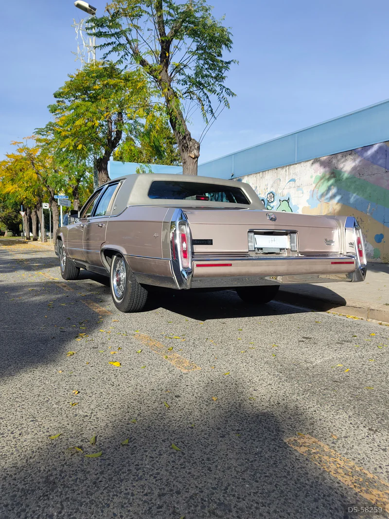 1991 Cadillac Brougham in Abrera 2