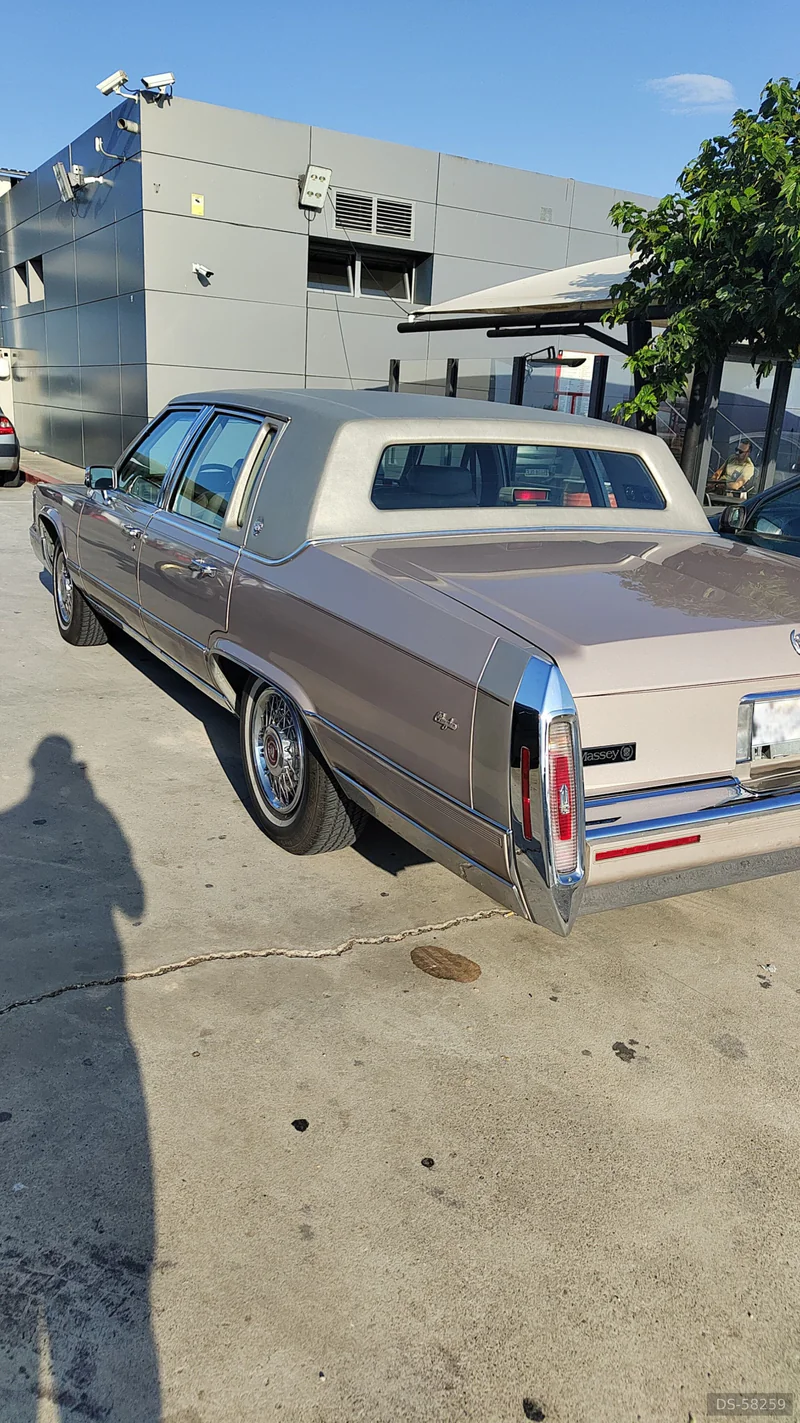 1991 Cadillac Brougham in Abrera 3