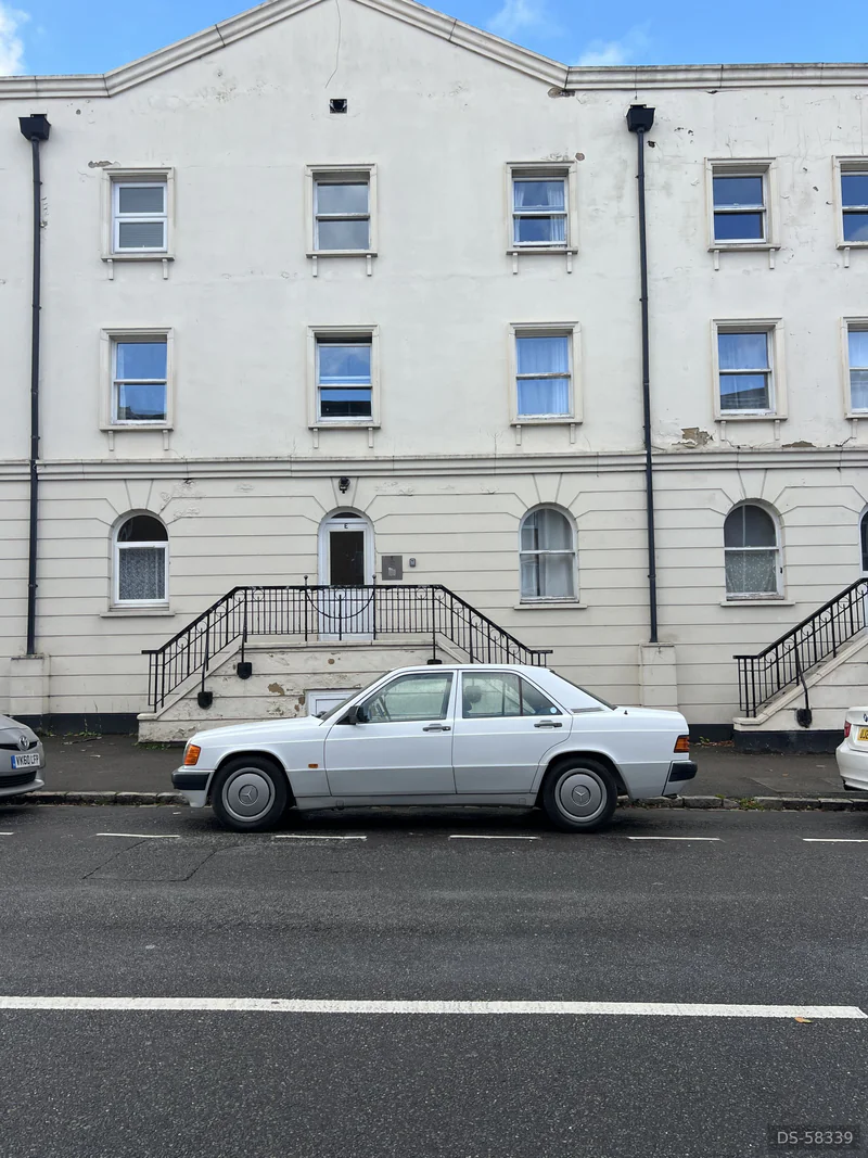 1989 Mercedes-Benz 190 in Aldershot 4