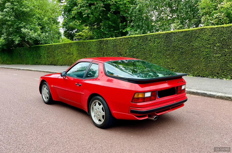 1990 Porsche 944 S2 in London 4