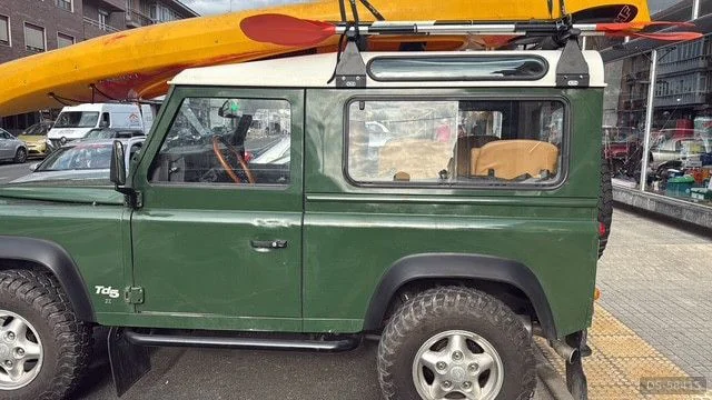 2002 Land Rover Defender in Bilbao 3