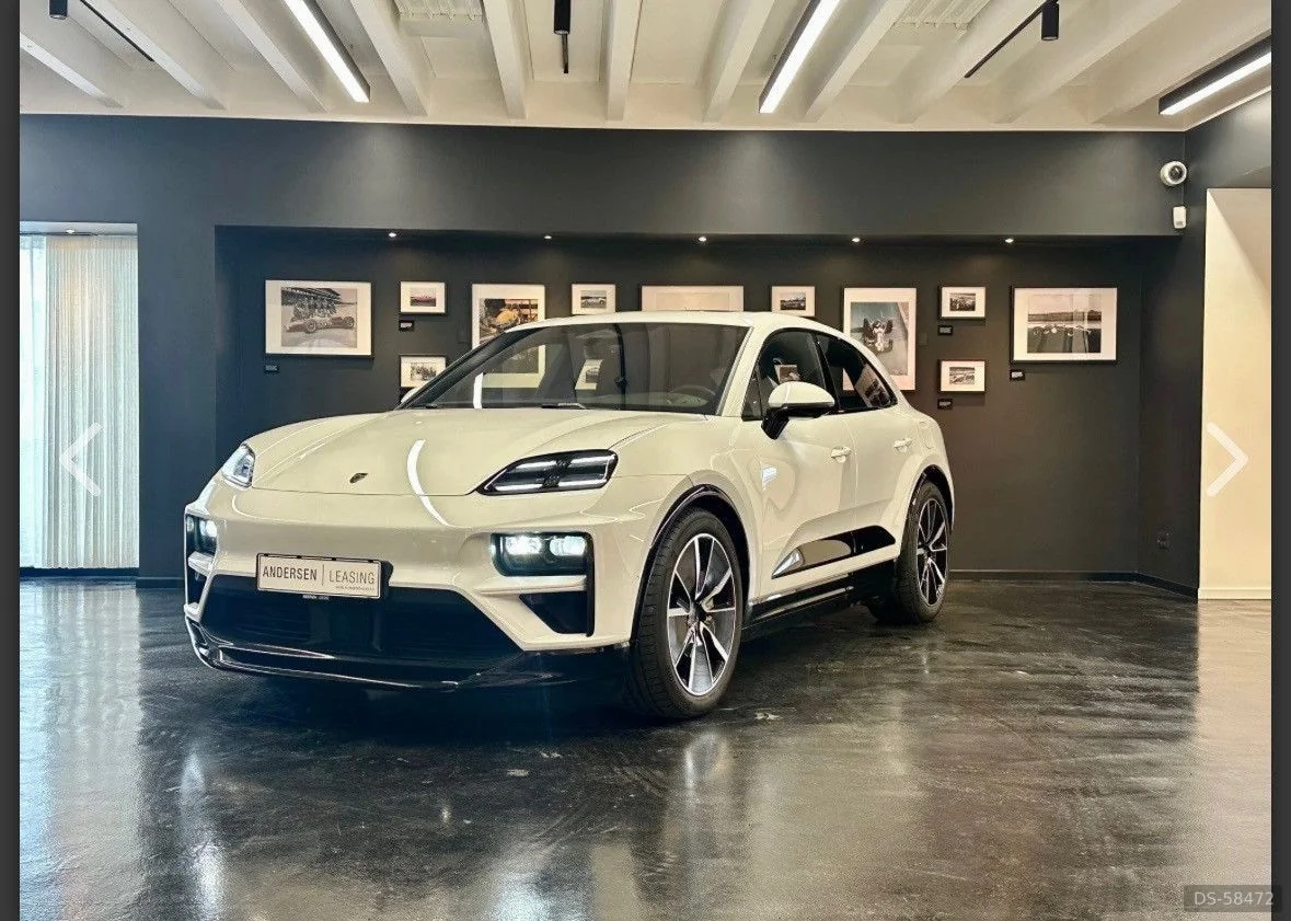 2025 Porsche Macan Turbo