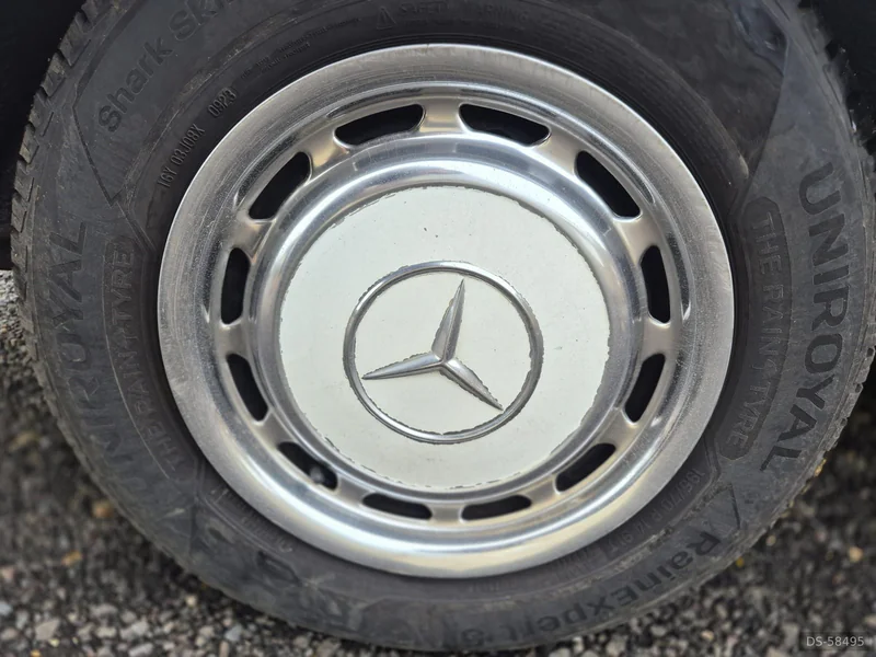 1975 Mercedes-Benz 280 Se in Waltham Abbey 5