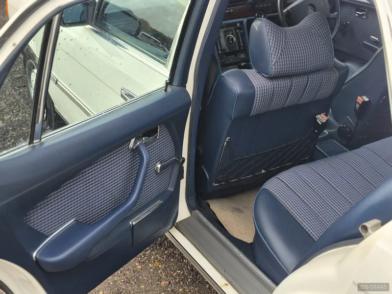 1975 Mercedes-Benz 280 Se in Waltham Abbey 6
