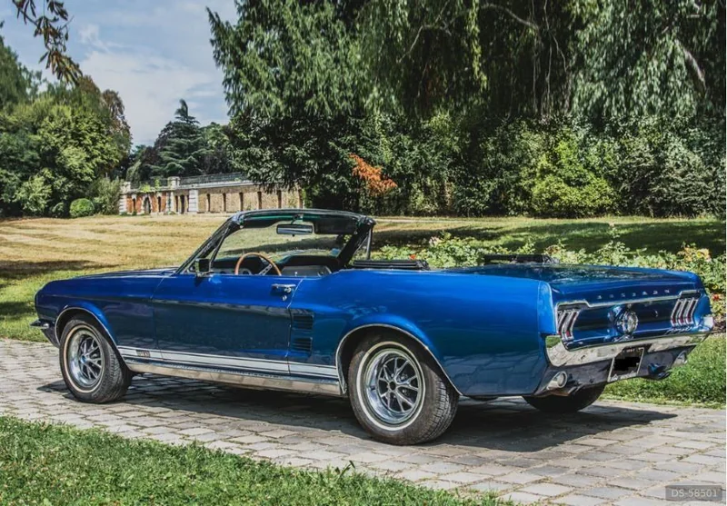 1967 Ford Mustang in Paris 4