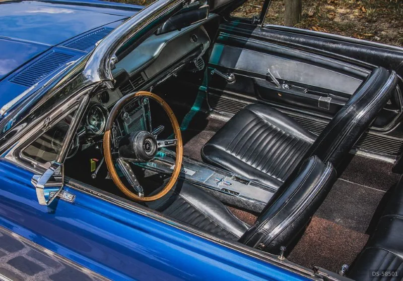 1967 Ford Mustang in Paris 5