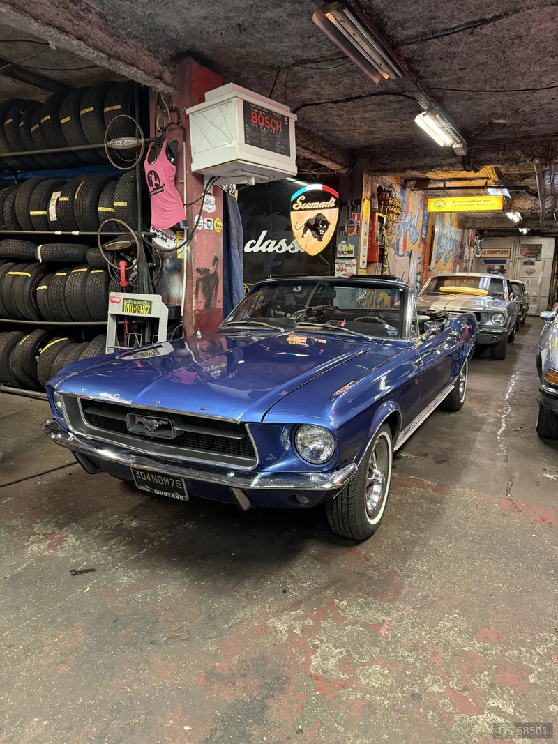 1967 Ford Mustang in Paris 3