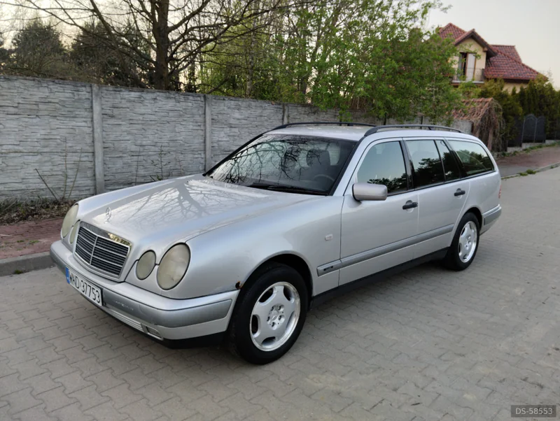 1998 Mercedes-Benz E290 in Janówek Pierwszy 3