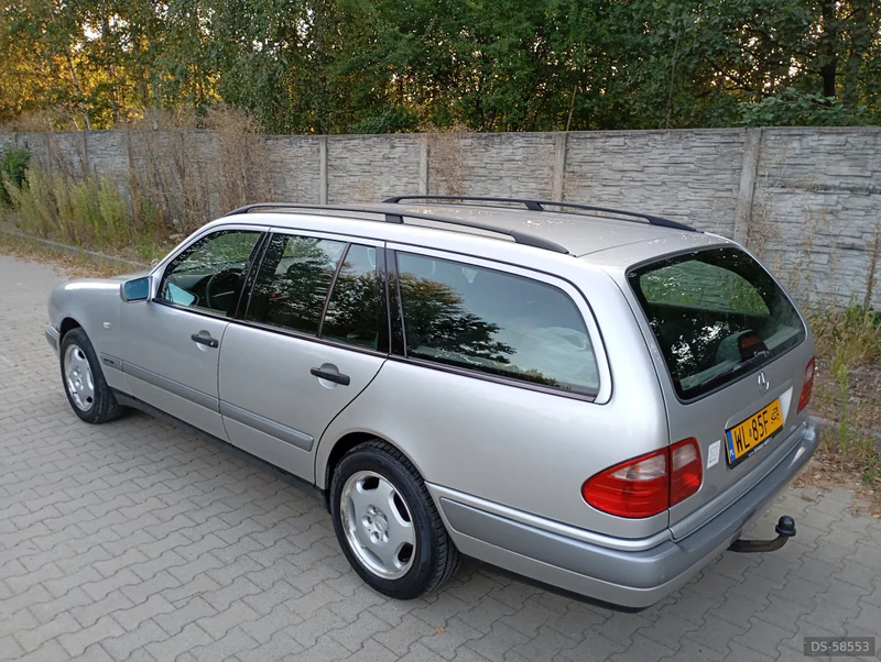 1998 Mercedes-Benz E290 in Janówek Pierwszy 2