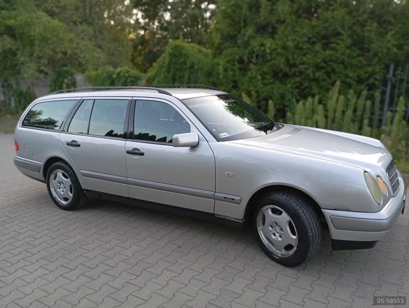 1998 Mercedes-Benz E290 in Janówek Pierwszy 4