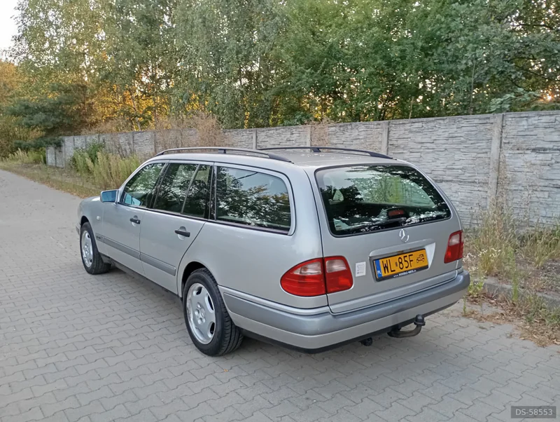 1998 Mercedes-Benz E290 in Janówek Pierwszy 5