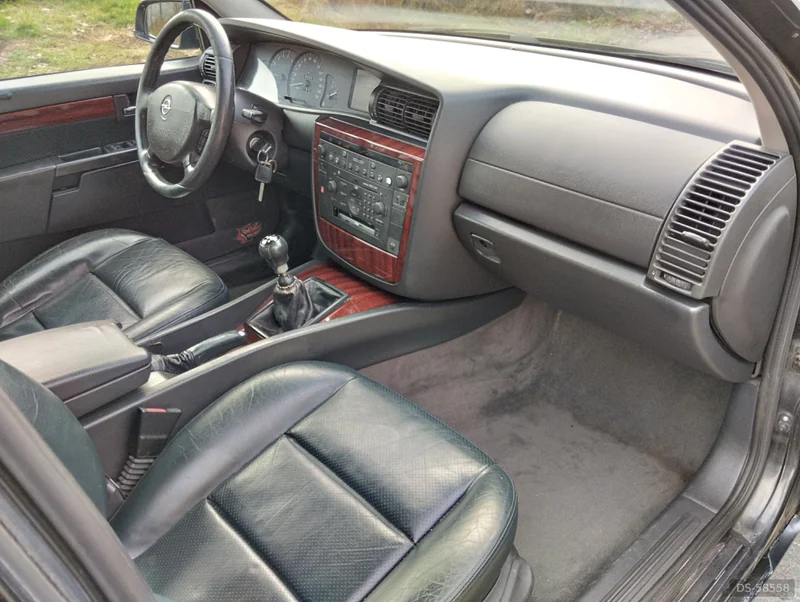 2002 Opel Omega in Warszawa 9