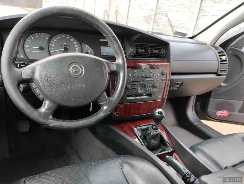 2002 Opel Omega in Warszawa 10