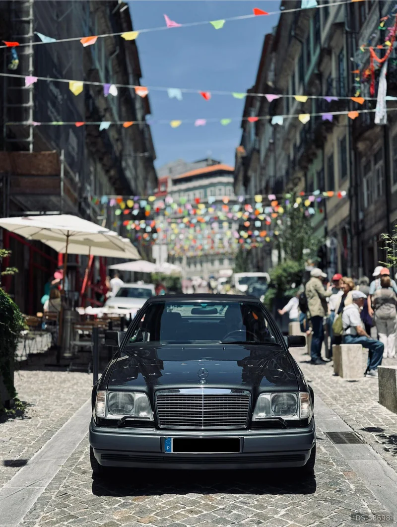 1995 Mercedes-Benz C124 Cabrio in Porto 3