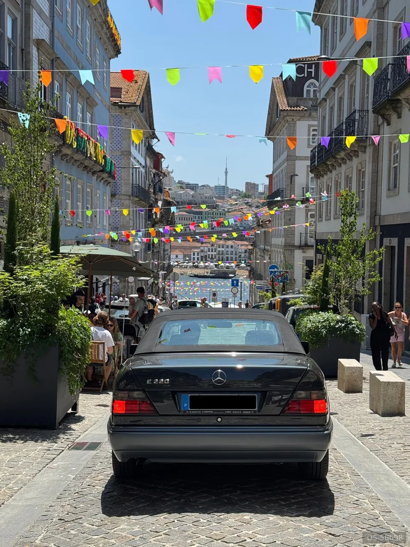 1995 Mercedes-Benz C124 Cabrio in Porto 4