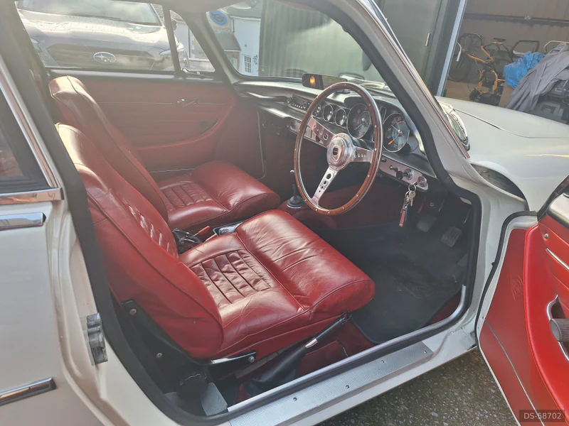 1968 Volvo P1800s in Llangadog 6