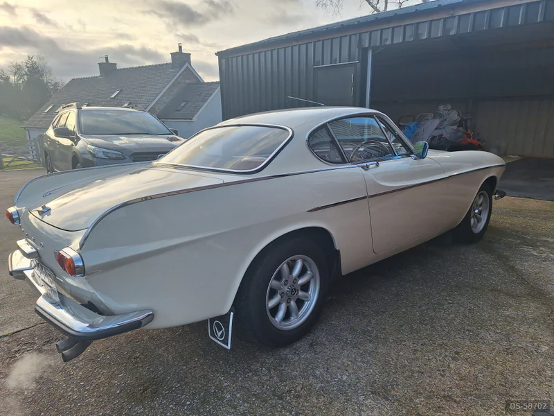 1968 Volvo P1800s in Llangadog 8