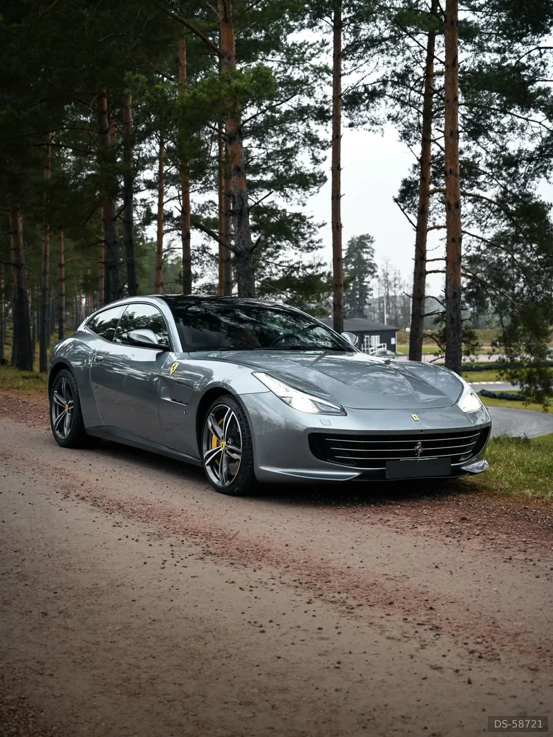 2017 Ferrari GTC4 Lusso in Djursholm