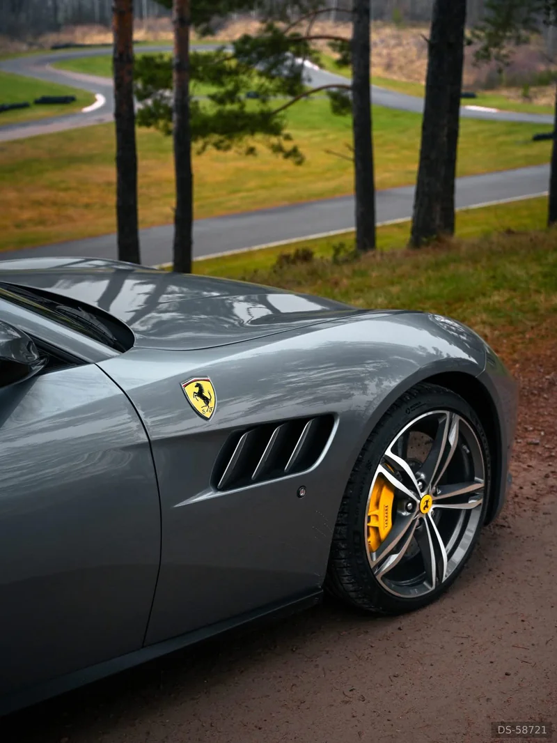 2017 Ferrari GTC4 Lusso in Djursholm 2