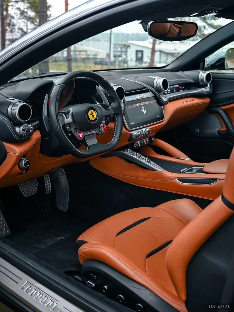 2017 Ferrari GTC4 Lusso in Djursholm 6