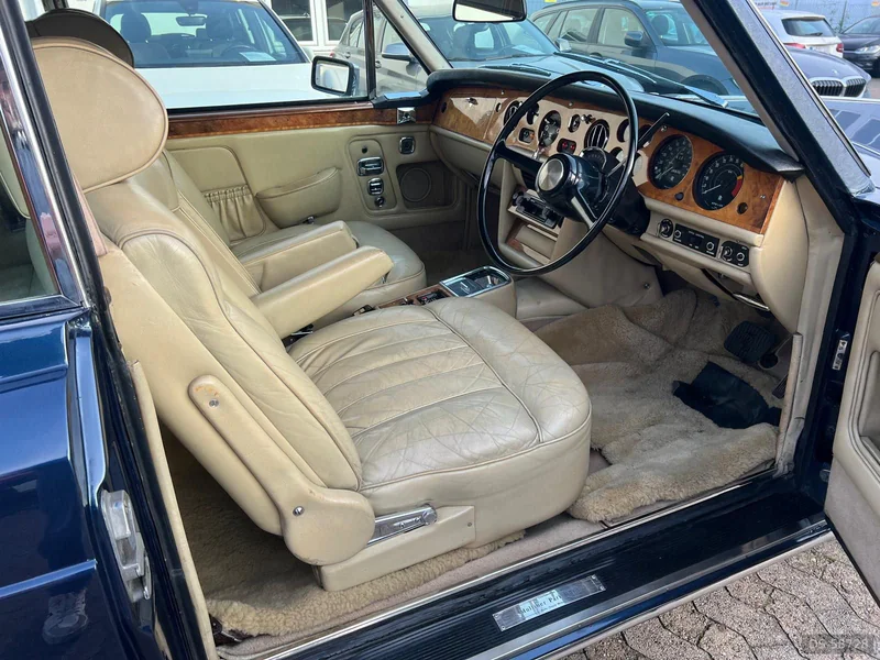 1975 Rolls-Royce Corniche in Gouvieux 4